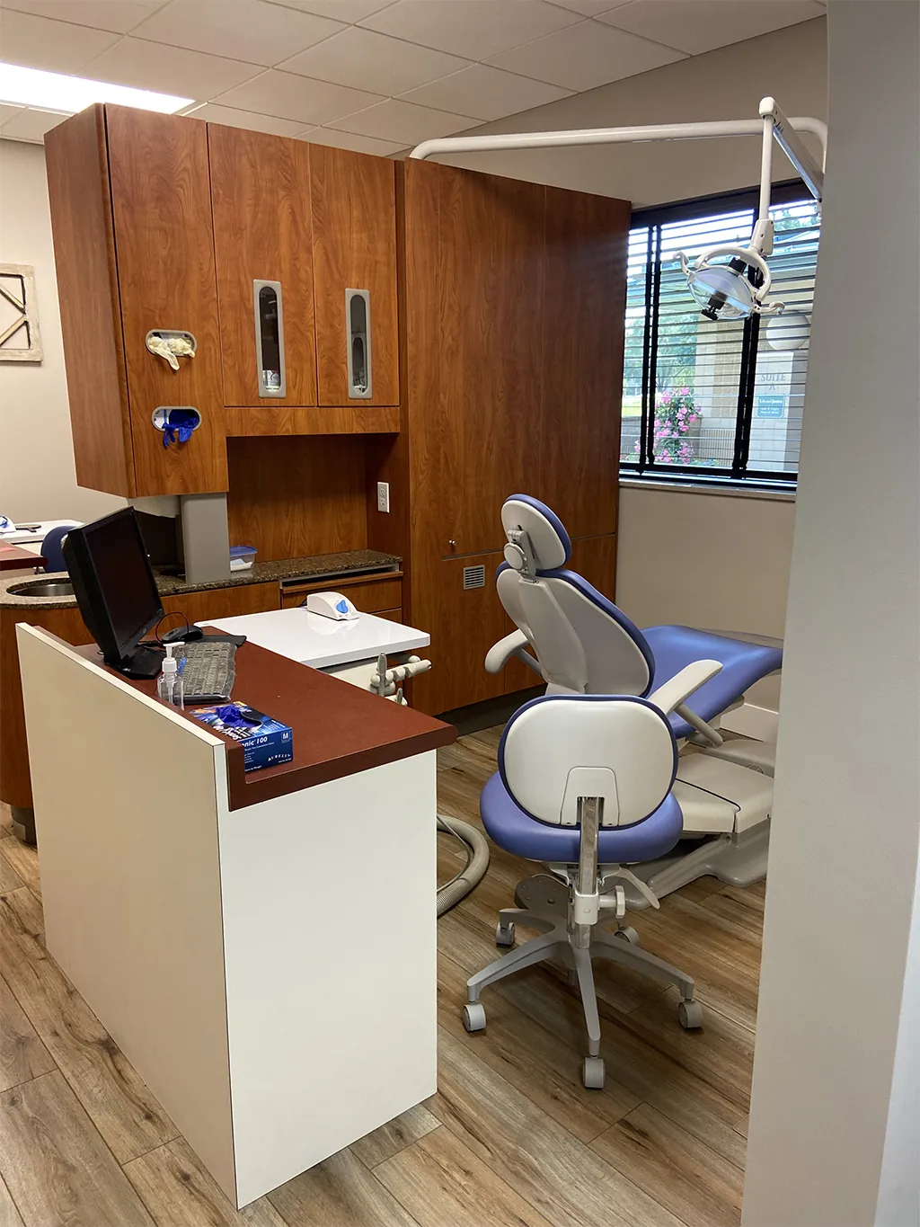 A treatment room at Summit Pointe Dental
