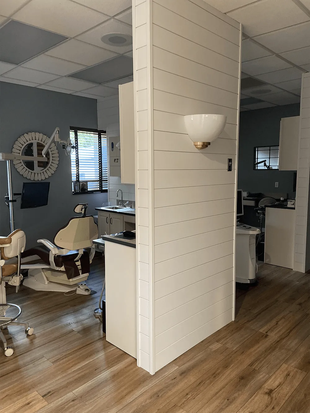 A treatment room at Summit Pointe Dental